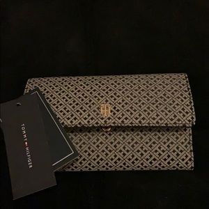 Tommy Hilfiger Crossbody